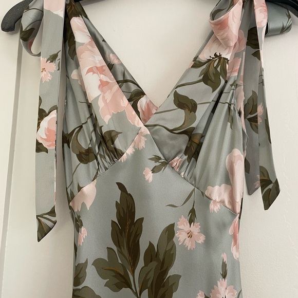Reformation Pernille Silk Gown in Fauna Print Size XS - Picture 3 of 9